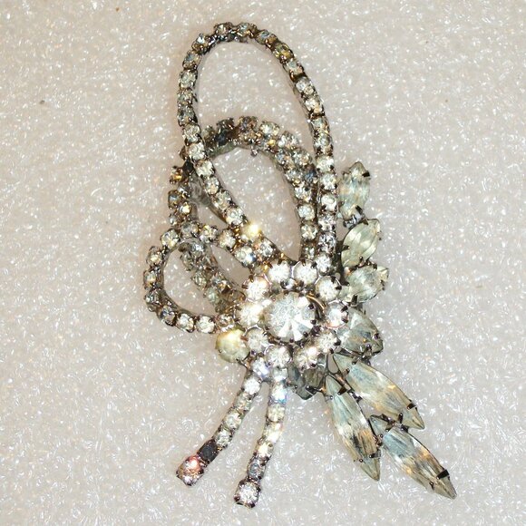 Vintage Prong Set Clear & Blue Rhinestone Brooch Perfect Condition 2 3/4\